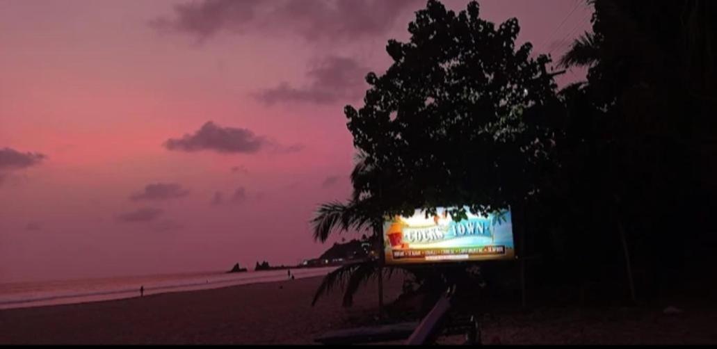 Cocks Town Hotel Arambol Luaran gambar